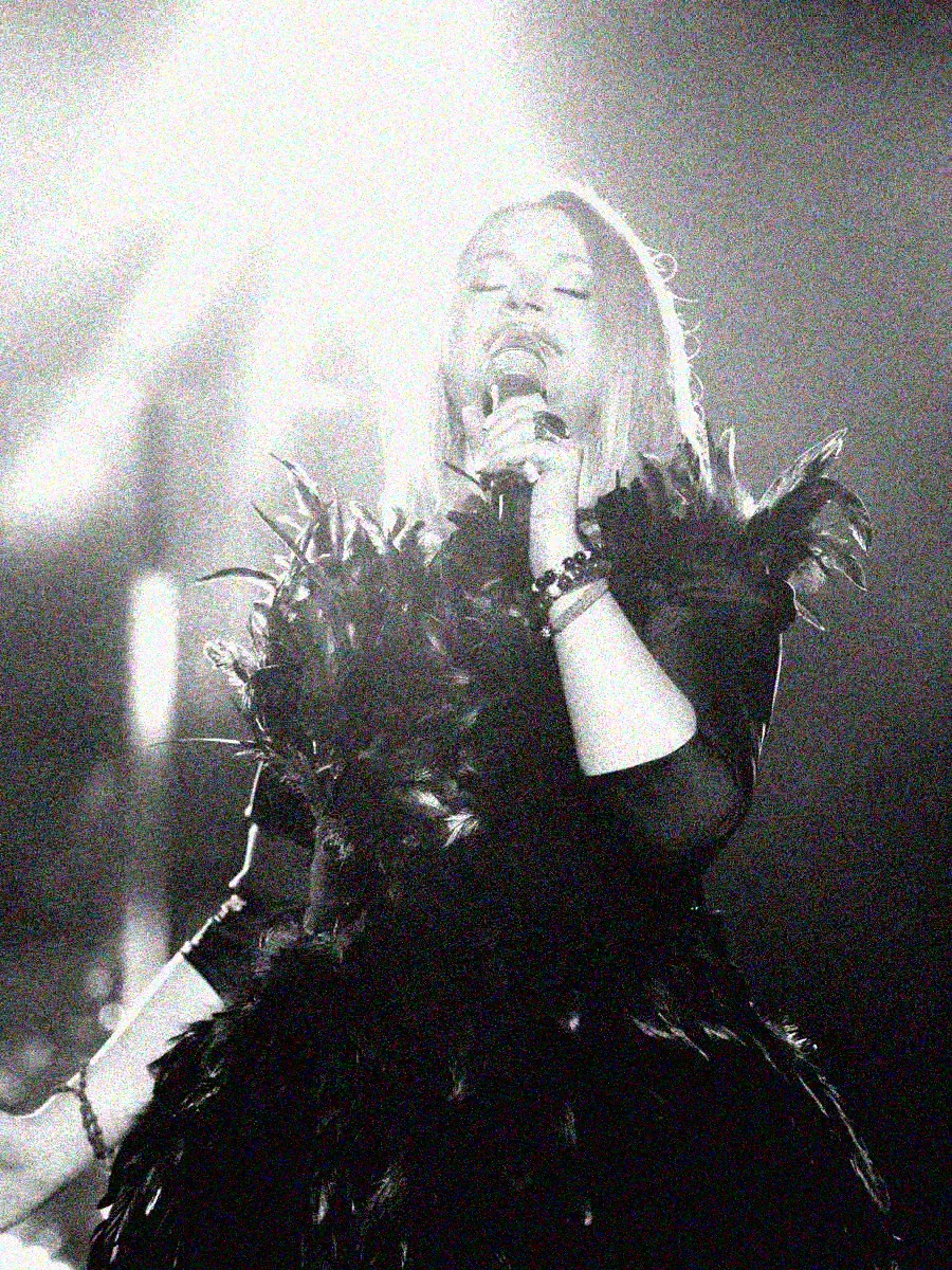 “Horila Sosna” live — black feathers, backlight